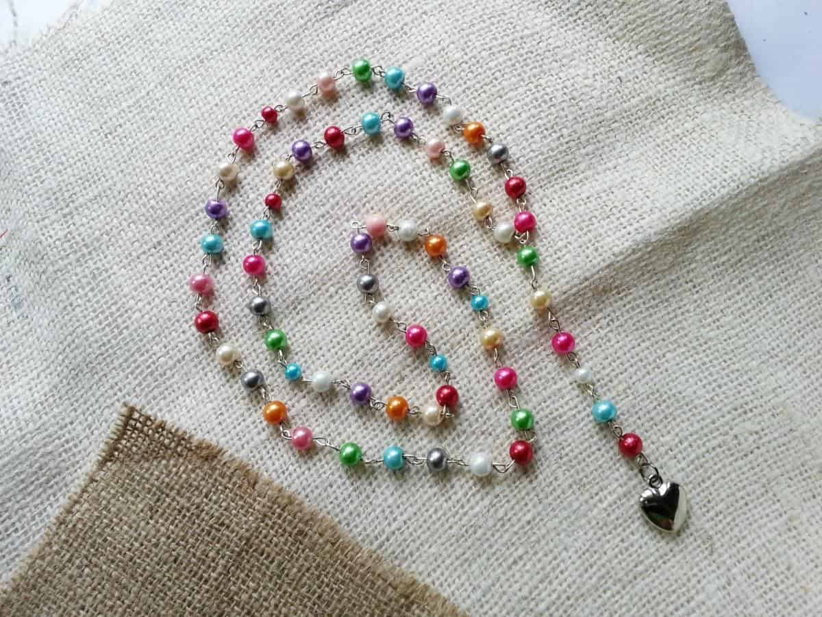 Coloured bead and heart rosary chain