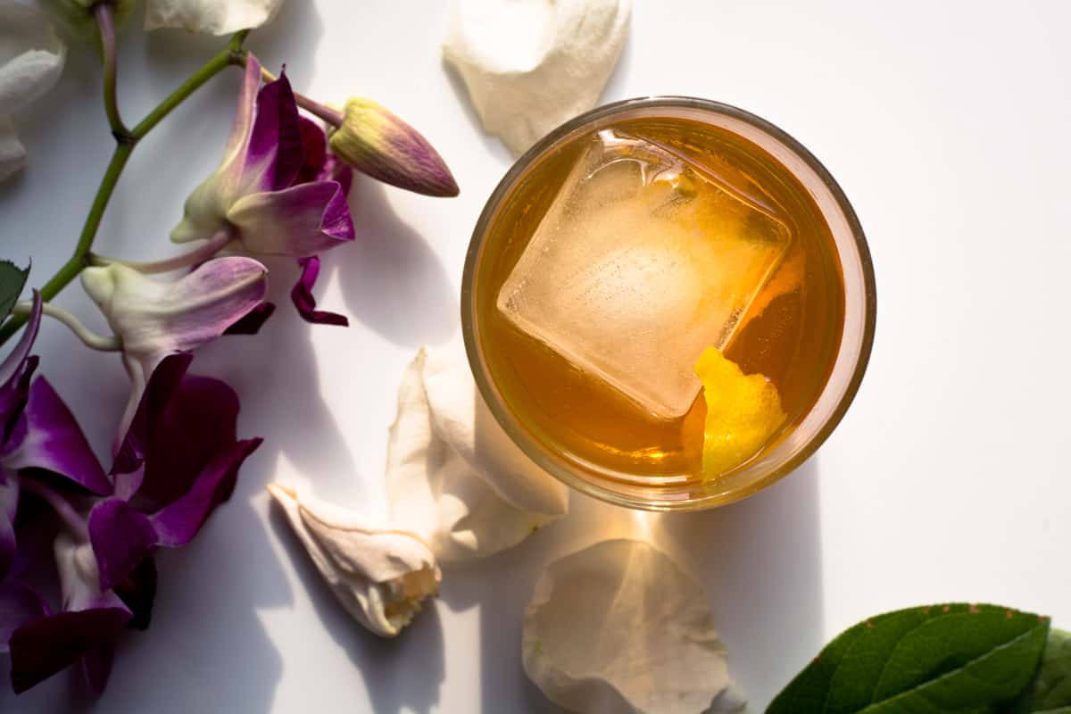 Elderflower and sugar cube cocktaila