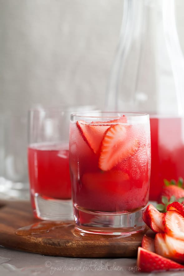Hibiscus strawberry iced tea