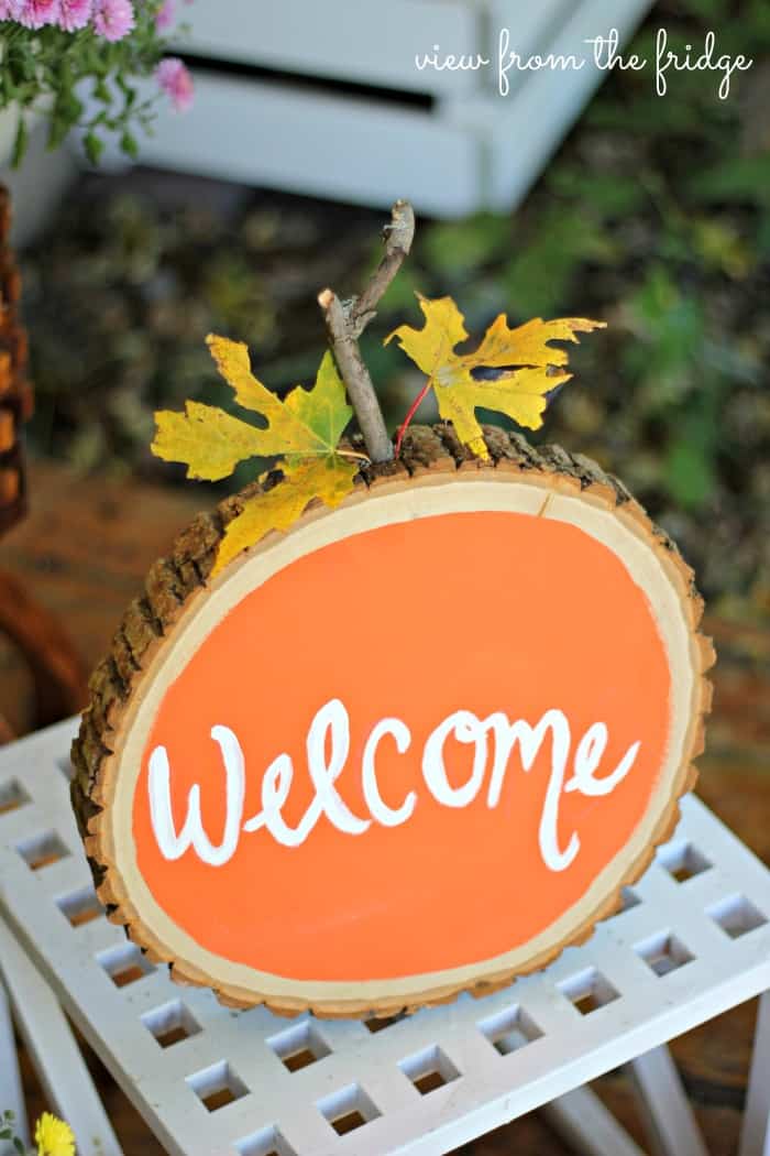 Pumpkin tree stump welcome sign