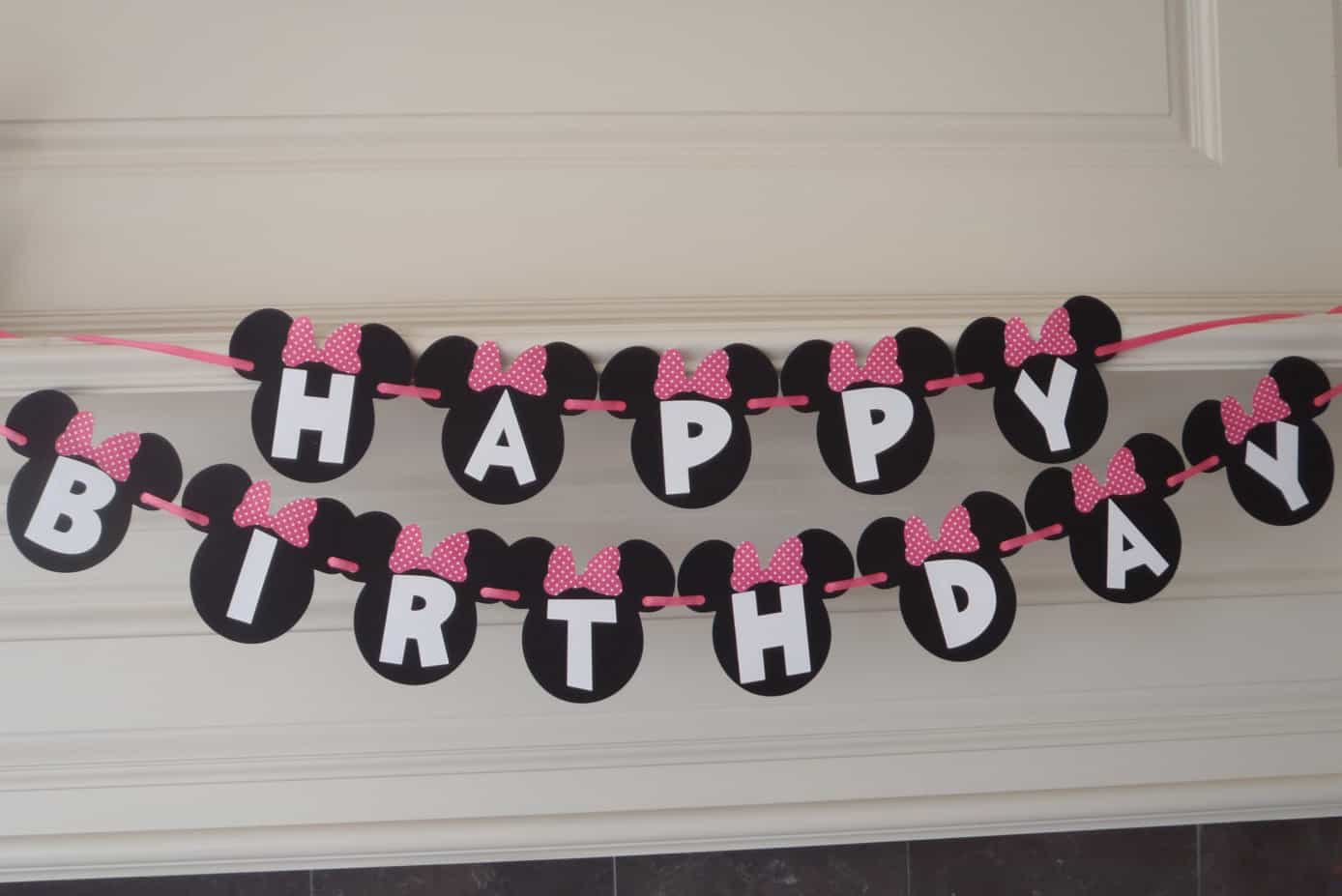 Minnie Mouse banner with bows