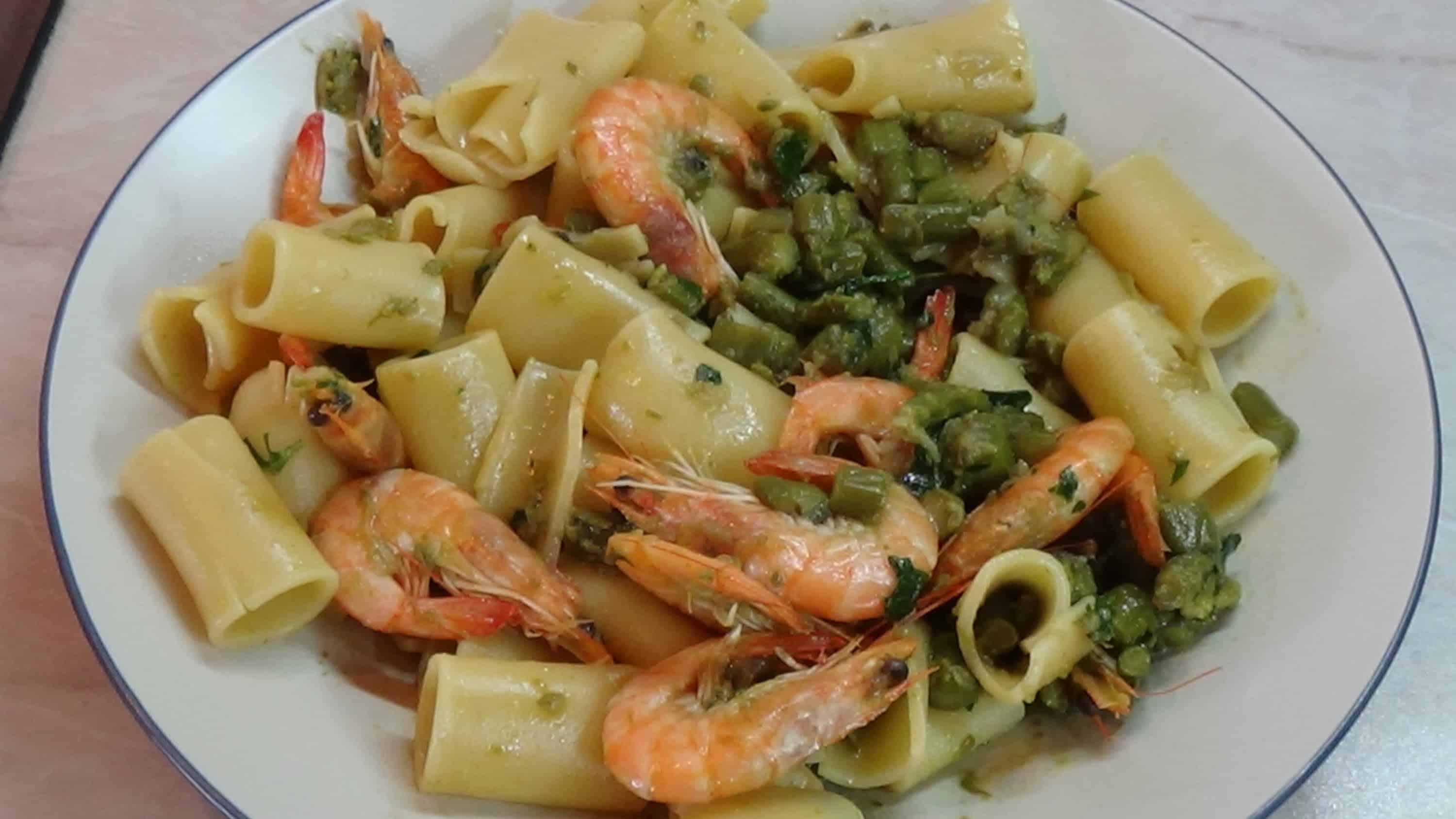 Rigatoni with shrimp and asparagus