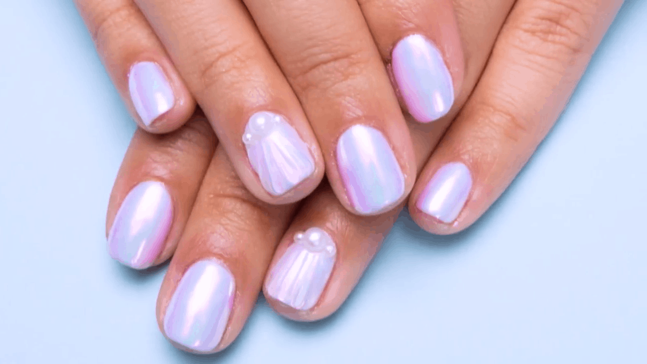 Simplistic mermaid nails