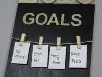 Clothes pin goals vs achieved board 200x150 15 Inspiring DIY Ways to Make A New Year’s Resolutions List