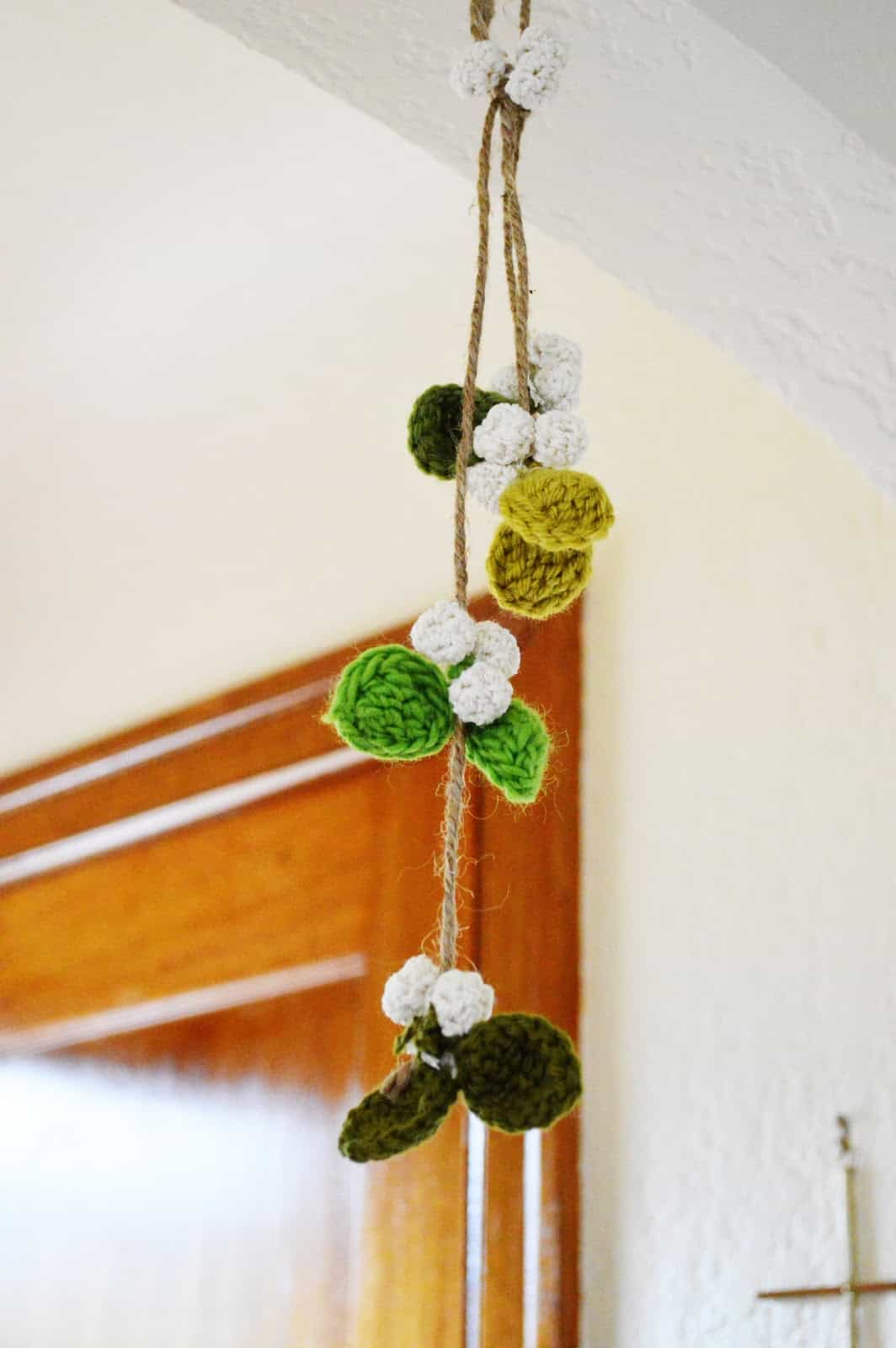 Crochet mistletoe