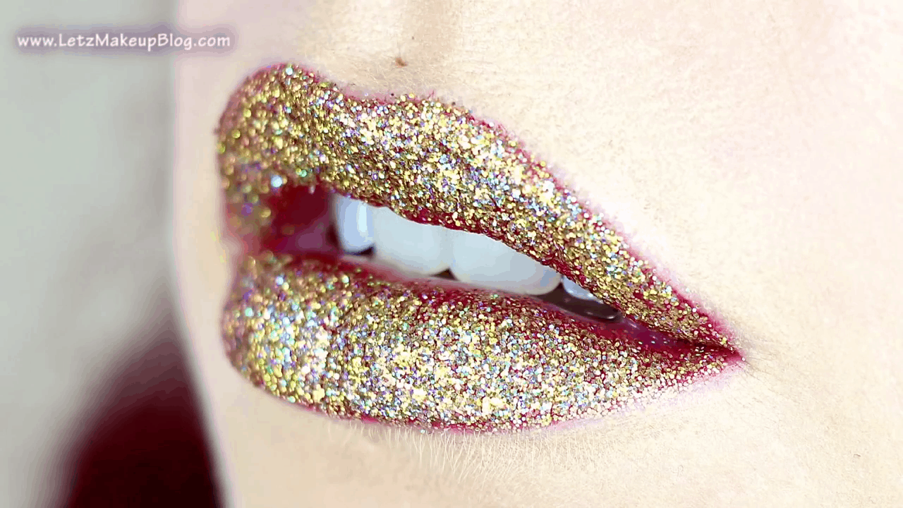 Gold glitter lips