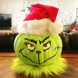 Stealing Christmas: 13 Green and Mischievous Grinch Crafts 