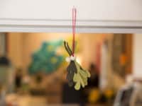  A Holiday Smooch: DIY Mistletoes to Hang Around Your Home 
