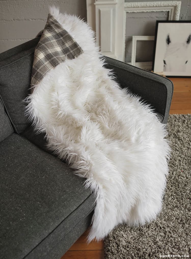 Faux fur throw blanket