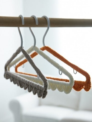 Scallop edge hangers