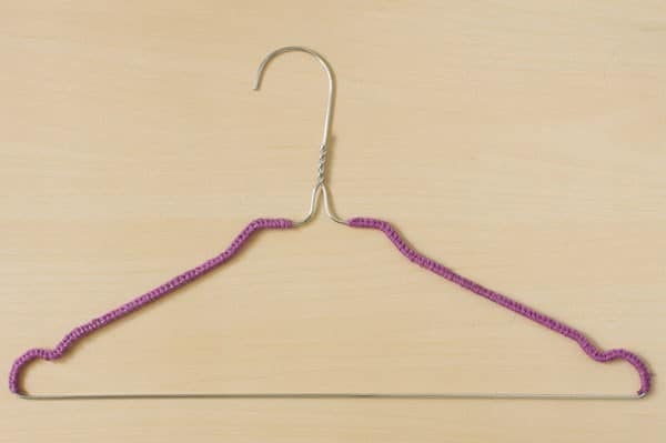 Yarn clothes hanger