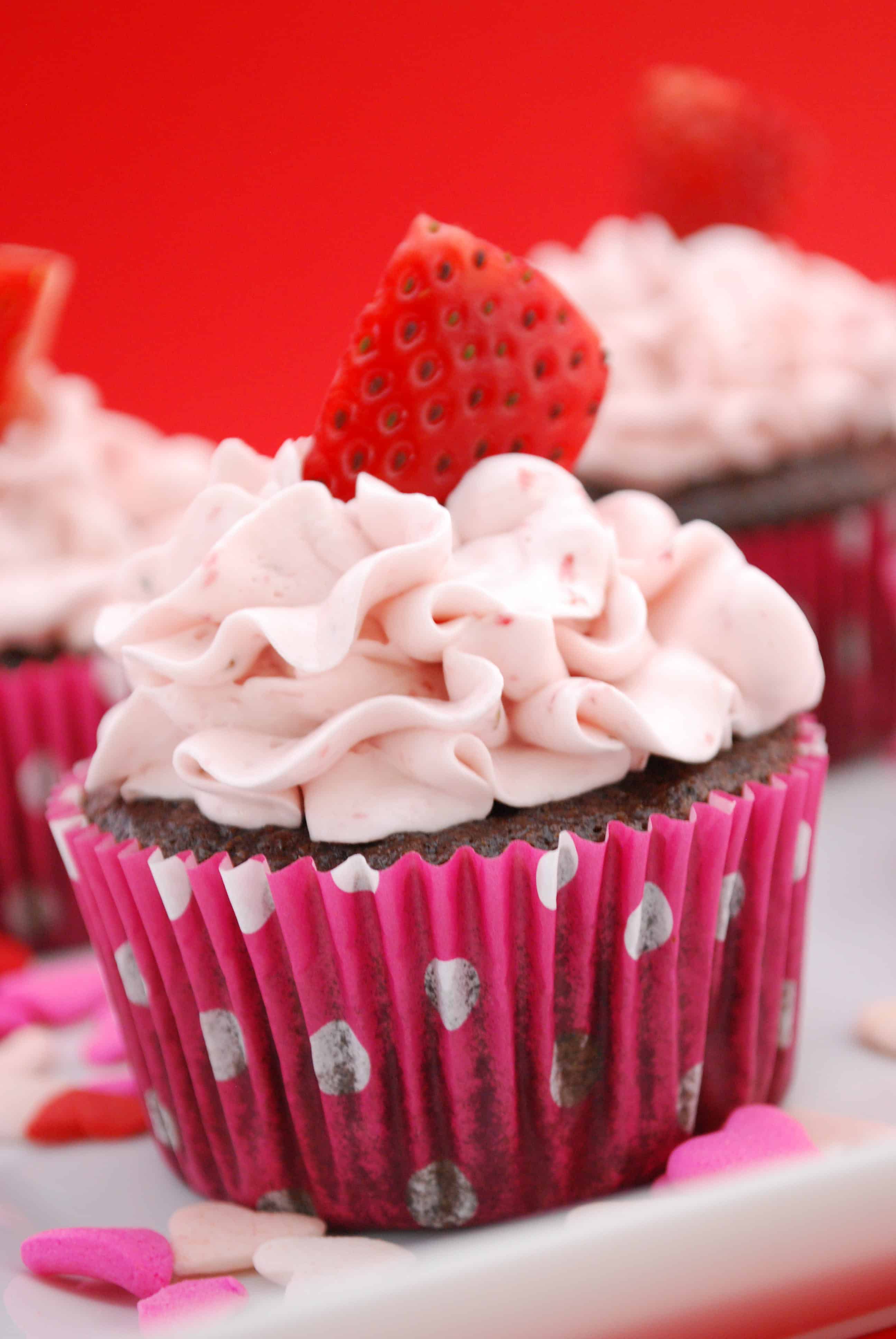 Chocolate and strawberry cupcakes