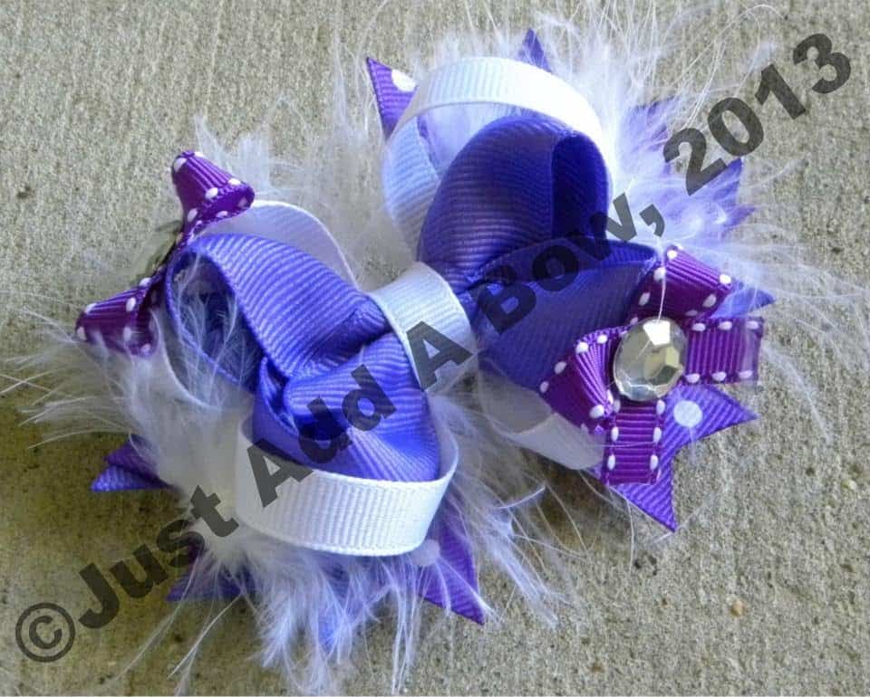 Multi-ribbon bow with feathers and mini bows