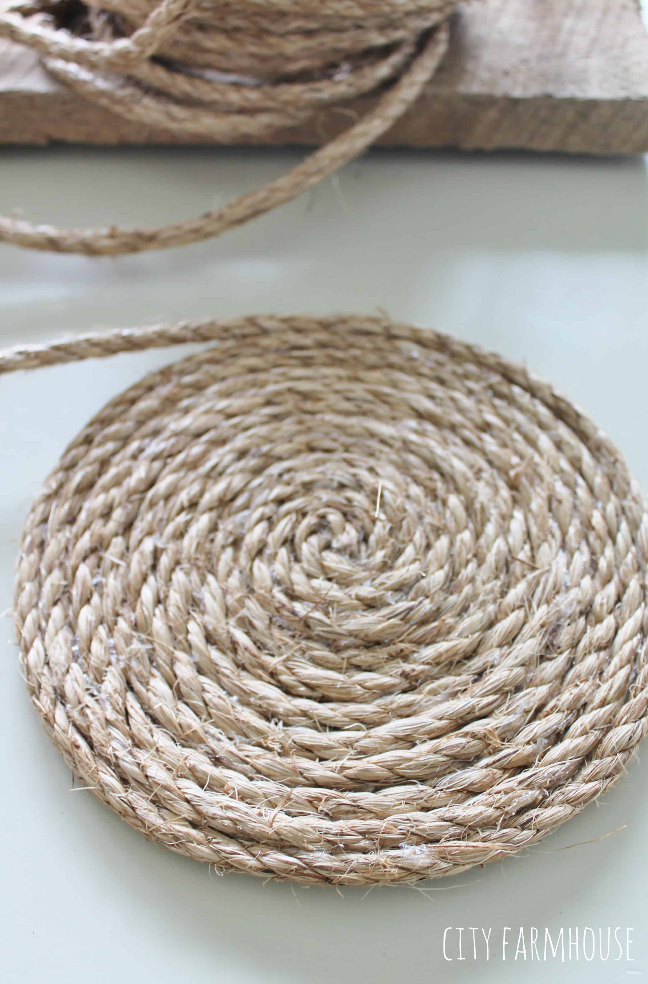 Spiralled rope placemat