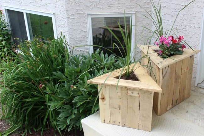 Triangle wooden planters
