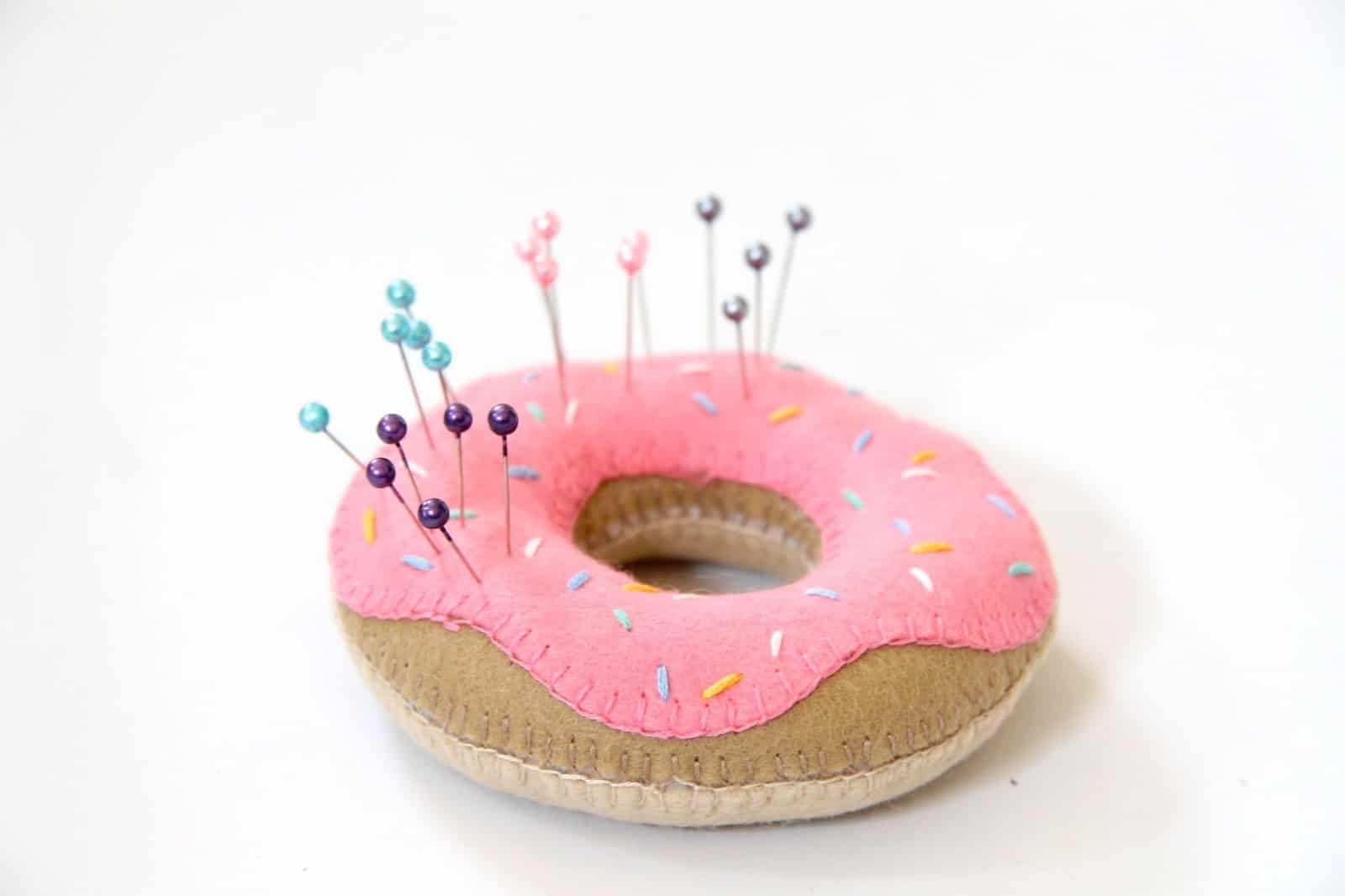 Doughnut pin cushion
