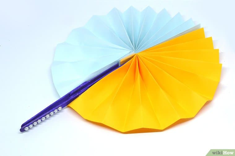 Bicolored paper fan