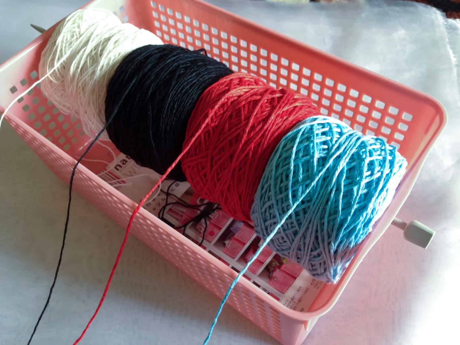 Needle and basket yarn spinner
