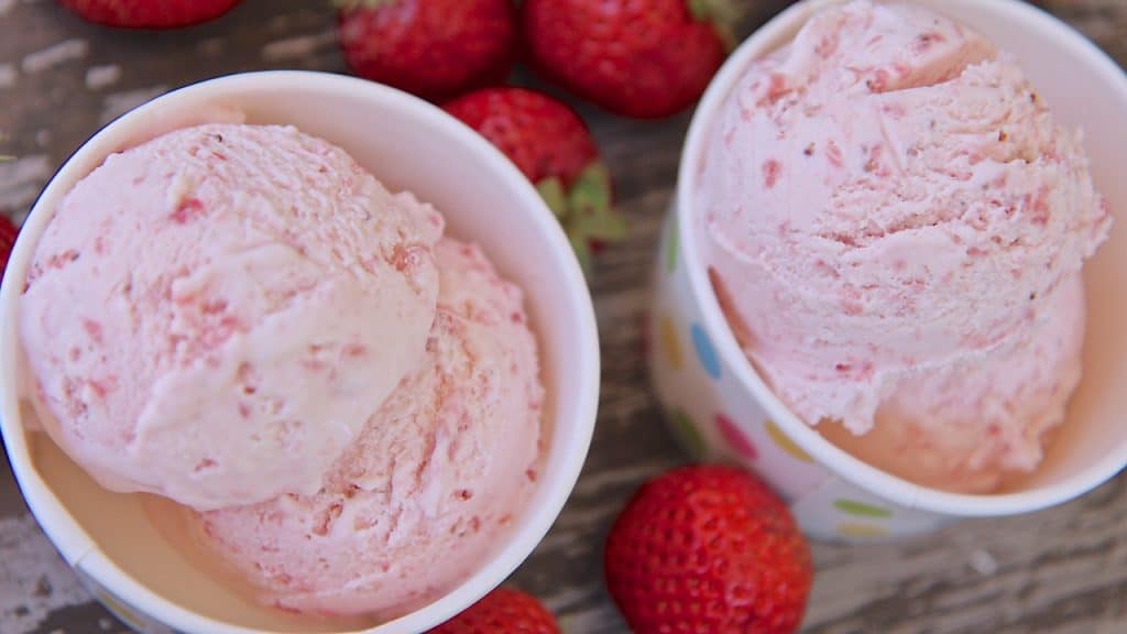 Easy homemade strawberry ice cream