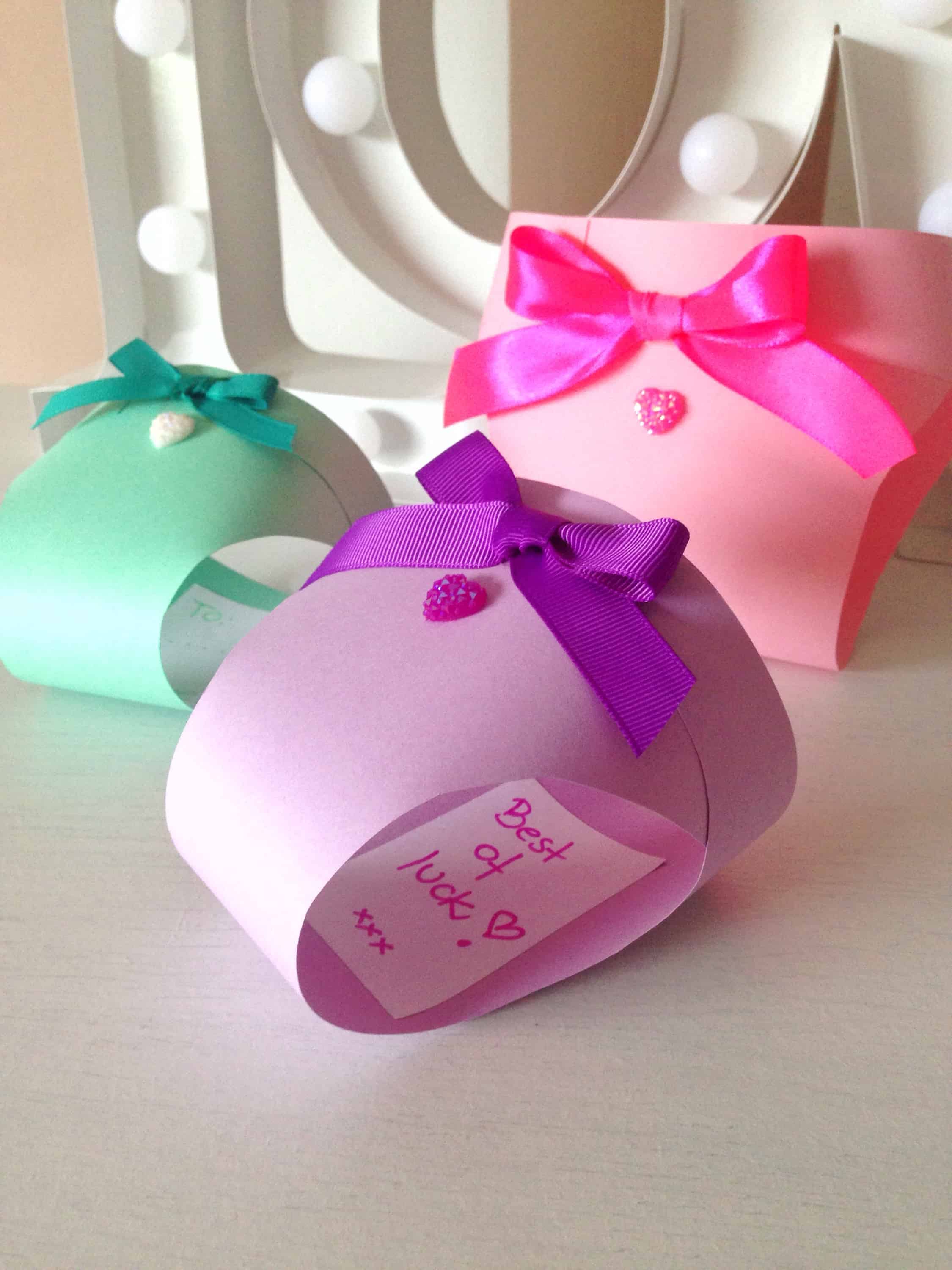 Curled paper and ribbon baby shower wishes