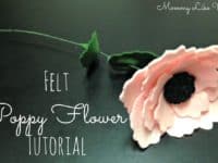 DIY felt poppy flower 200x150 Beautiful Projects Involving Felt Flowers and Succulents