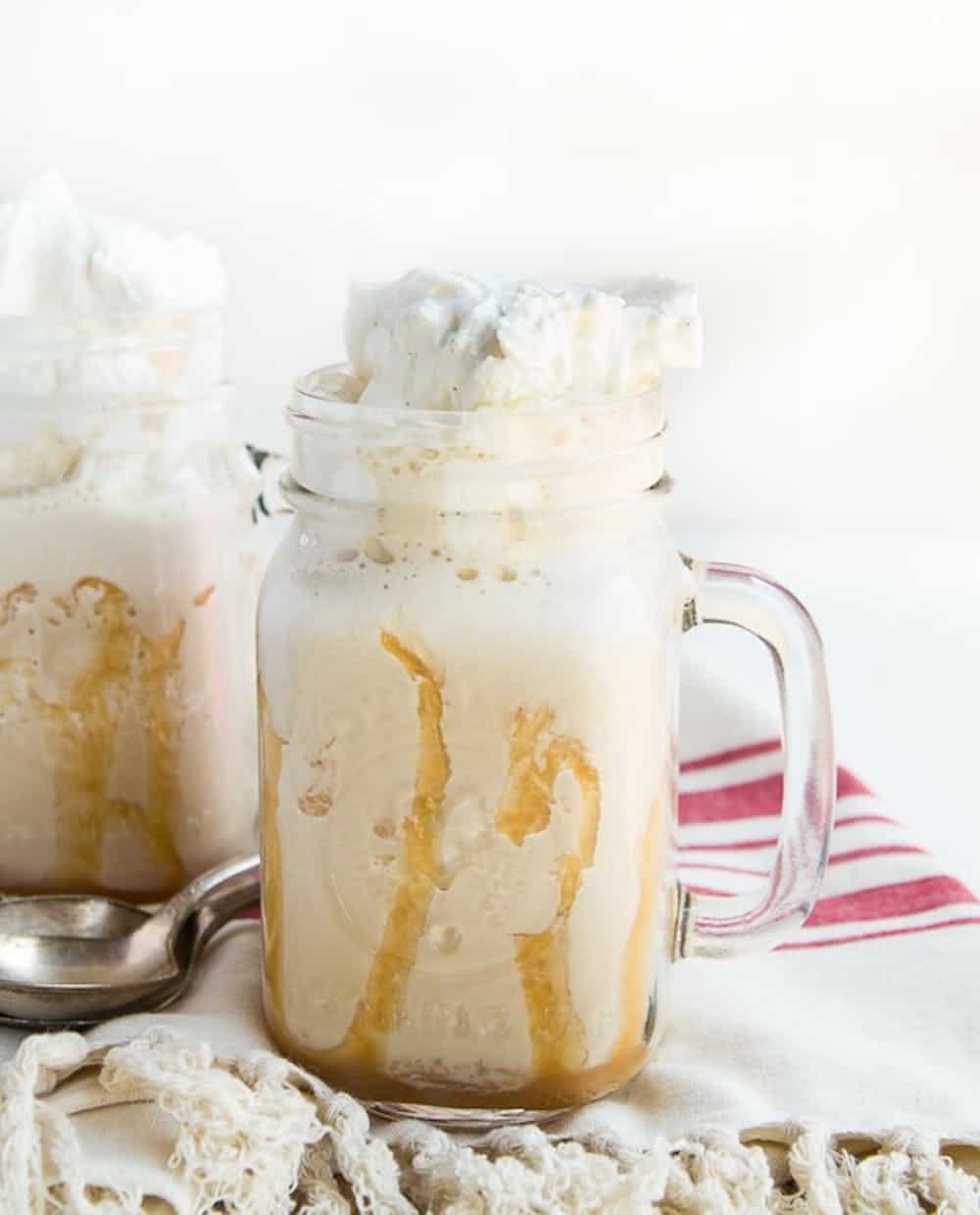 how to make an iced vanilla latte at home