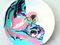Marbled paint jewelry dish 200x150 Artistic Sophistication: 15 Most Beautiful Marbled Paint Projects