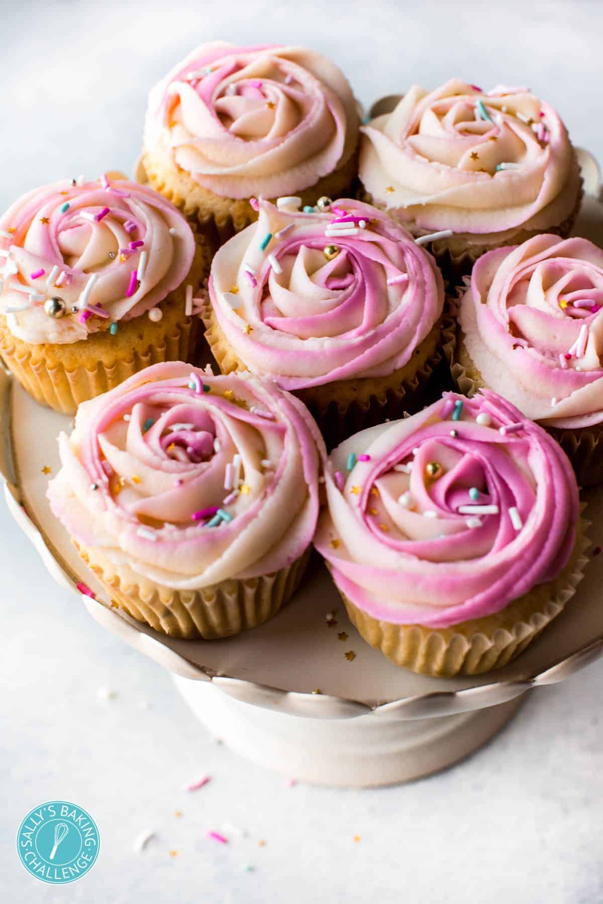 Two toned frosting 15 Different Delicious Ways to Make Icing and Frosting