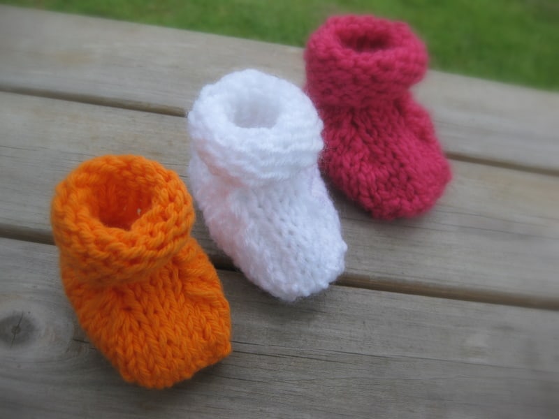 Simple Seamless baby booties