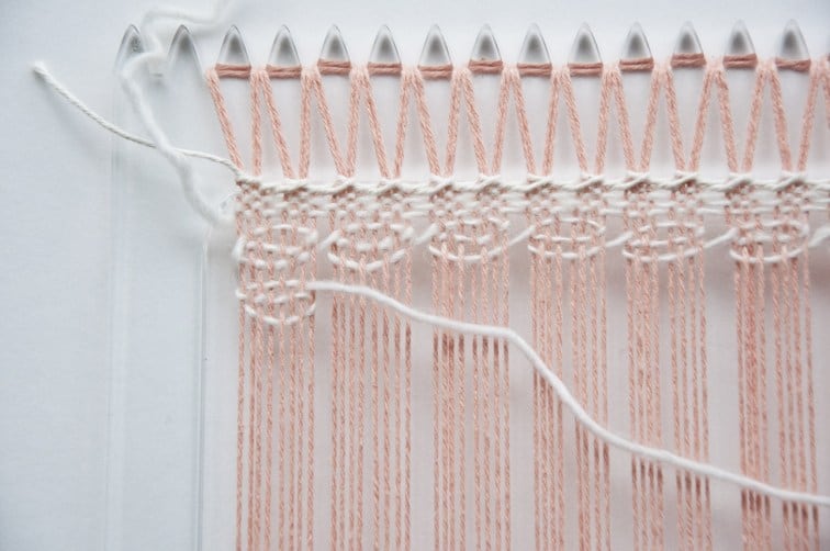 A guide to lap looms for very beginners