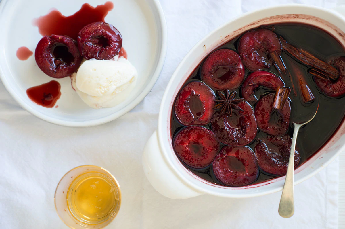 Baked, spiced red wine plums