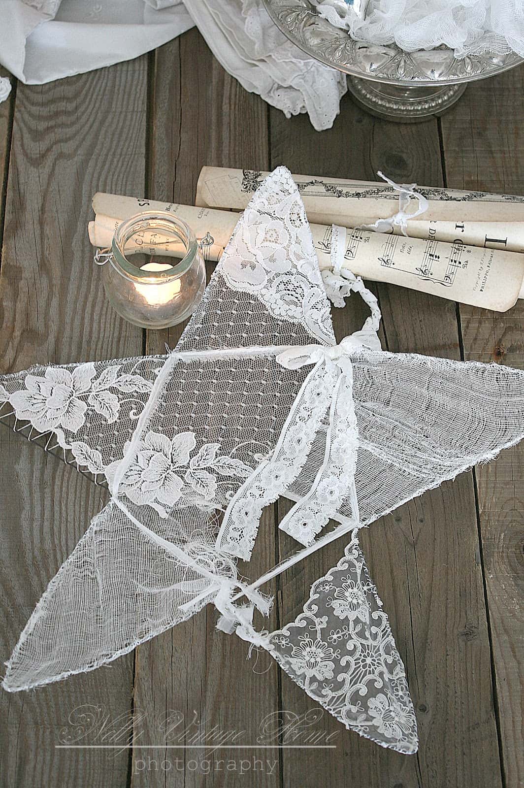 Lace dily and wire star decor