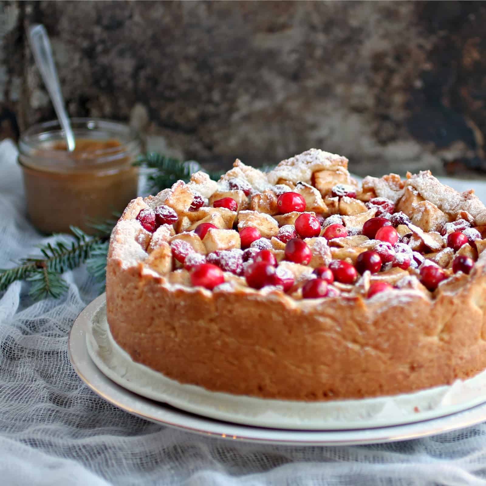 Christmas pie with rum gingerbread caramel
