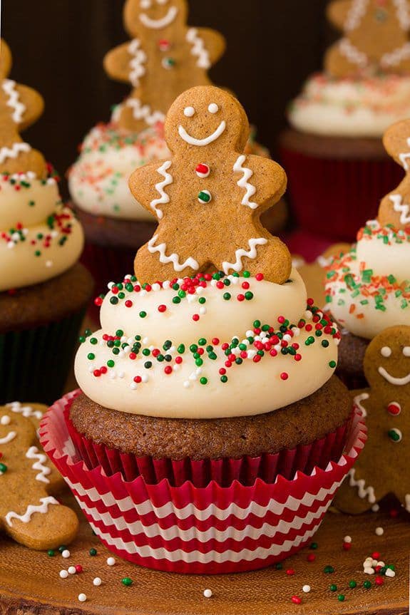 Gingerbread cupcakes with cream cheese frosting