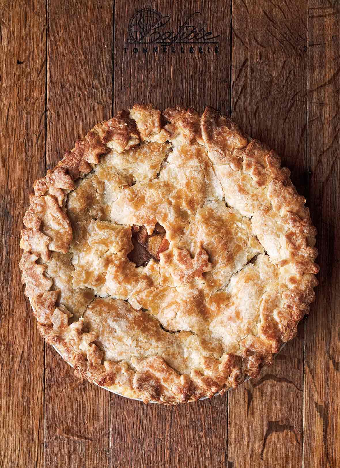 Hot buttered rum apple pie