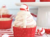 White chocolate peppermint cupcakes 200x150 Absolutely Awesome: 15 Holiday Themed Cupcakes to Make on The Christmas Break