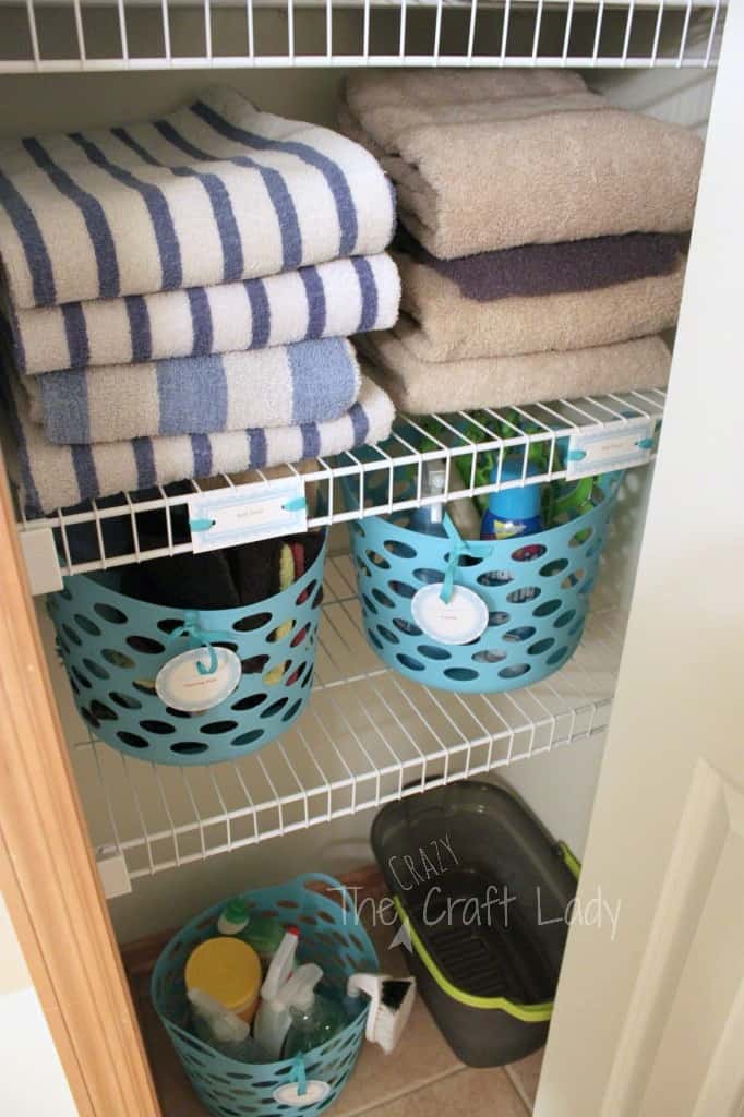 Baskets to keep the closet organized