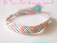 DIY chevron pastel friendship bracelet 200x150 Light and Shabby Chic: Pastel Coloured Crafts and DIY Decor