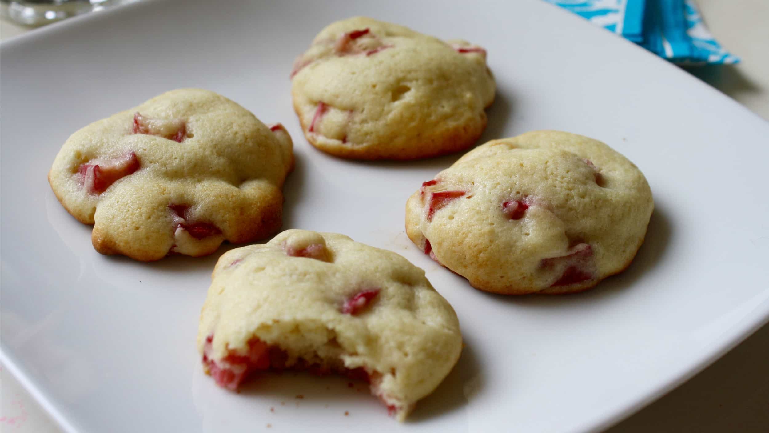 Sour cream rhubarb cookies