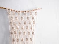 Super easy loosely knotted macrame wall hanging 200x150 Knots and Weaves that Look Pretty: 15 Gorgeous Macrame Crafts