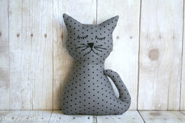 DIY stuffed kitty pillow