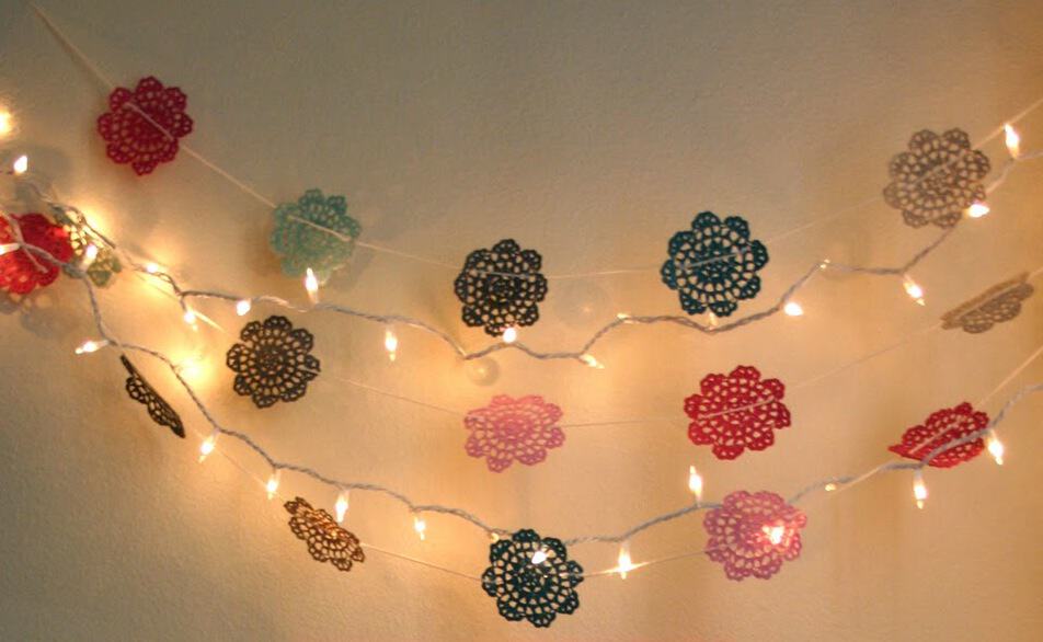 Lace doily garland