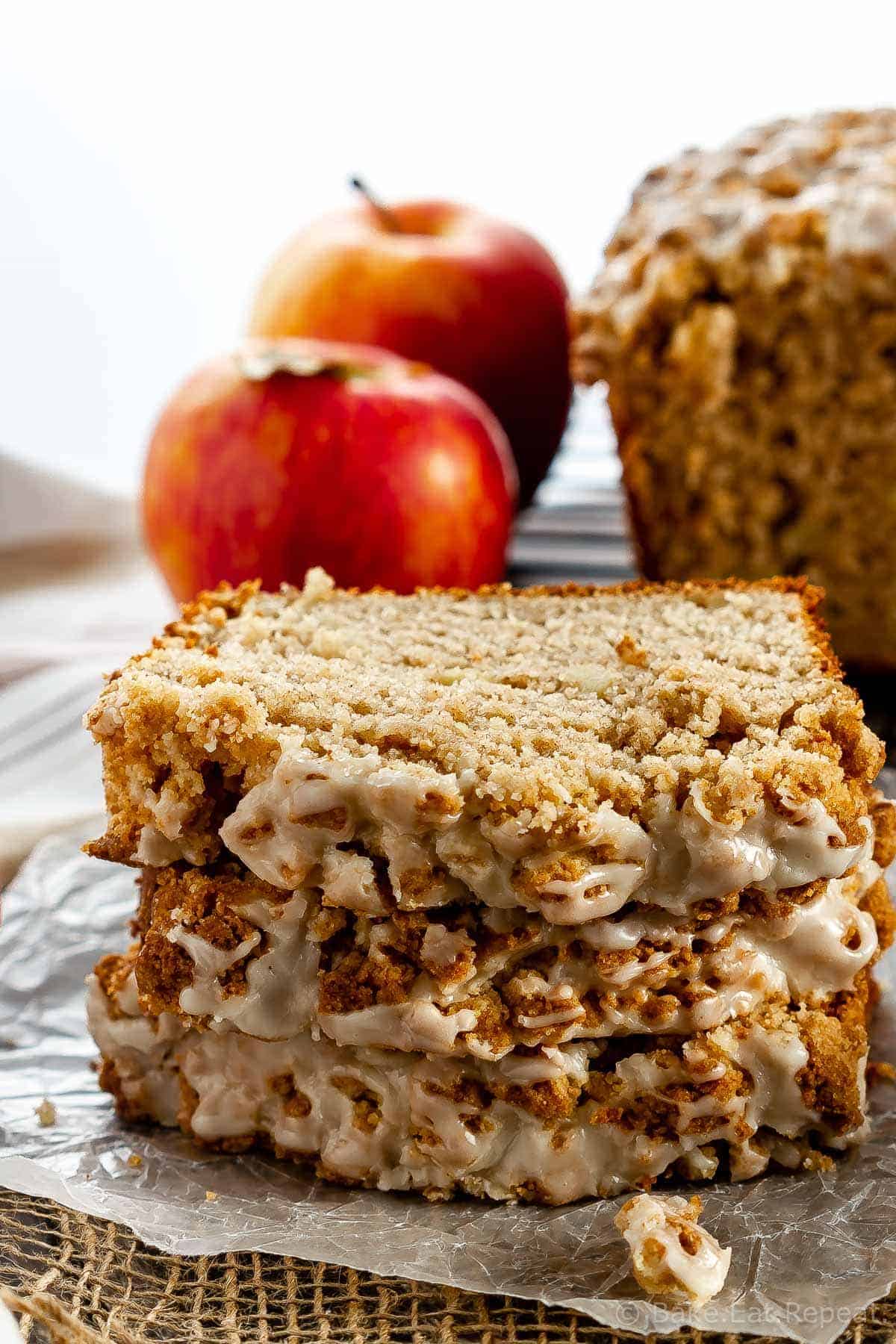 Apple bread with crumble topping