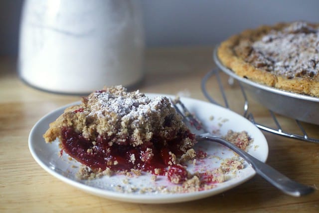 Cranberry pie with pecan crumble topping