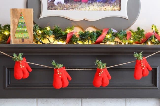 Christmas mitten garland DIY Indoor Christmas Decorating Ideas and Projects