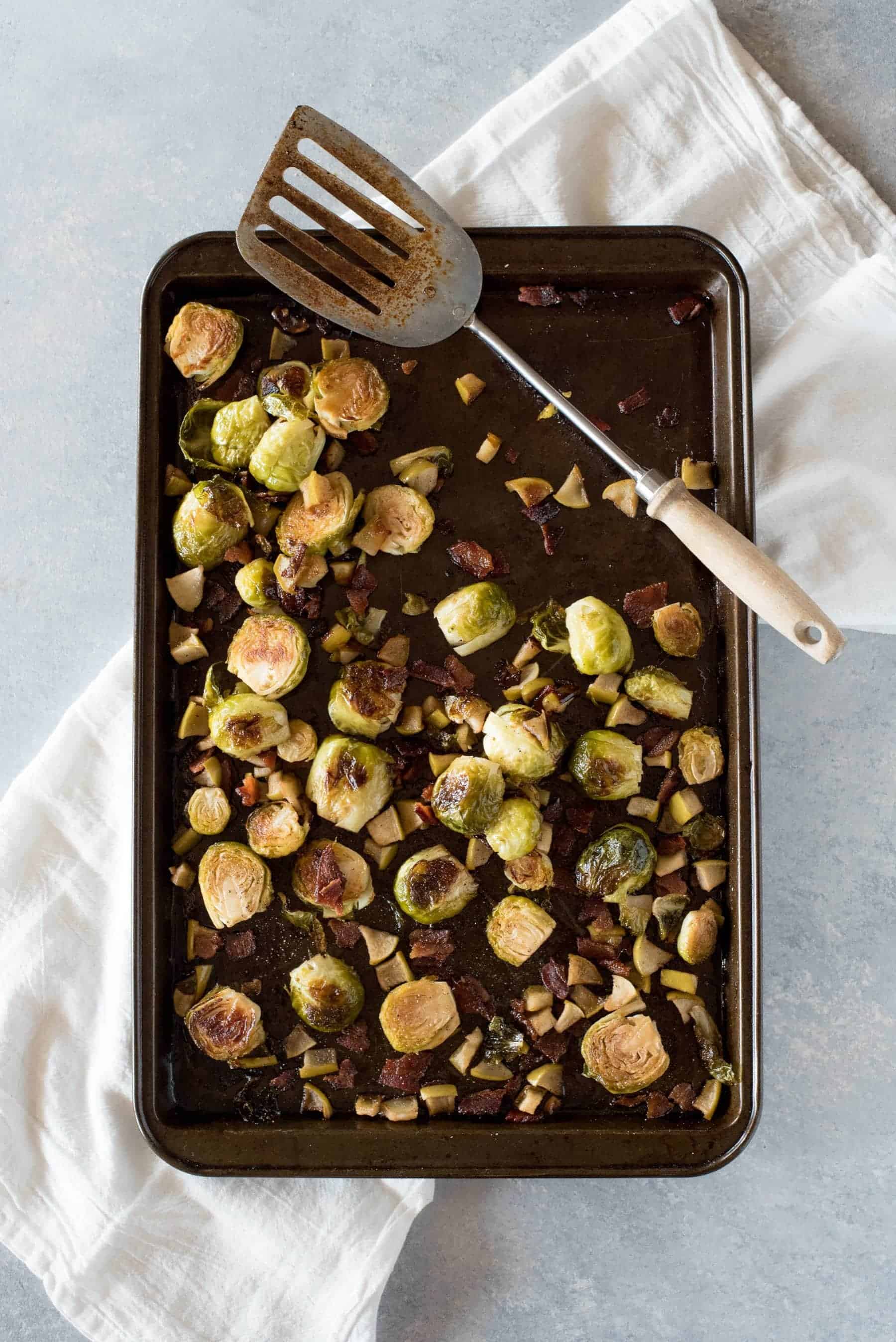 Roasted brussel sprouts with bacon and apples 15 Tasty Thanksgiving Dinner Recipes to Cook This Year
