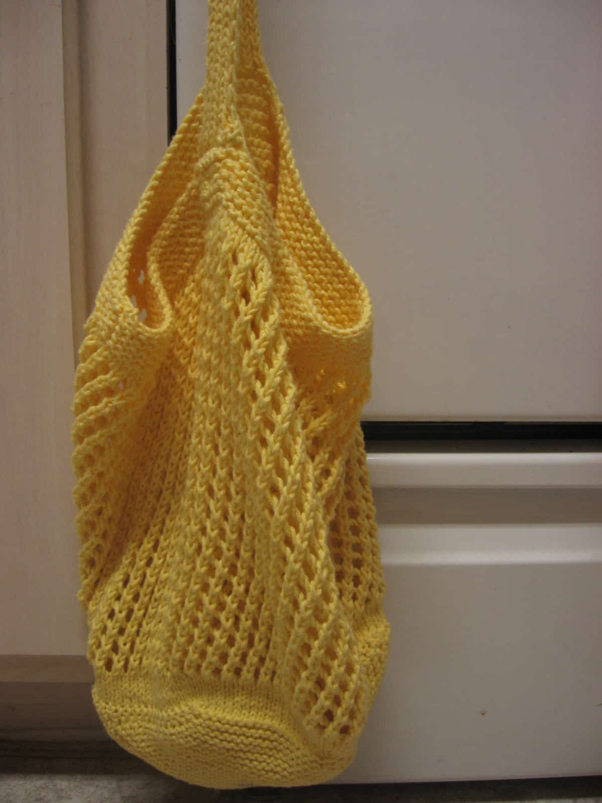Sturdy knitted market bag