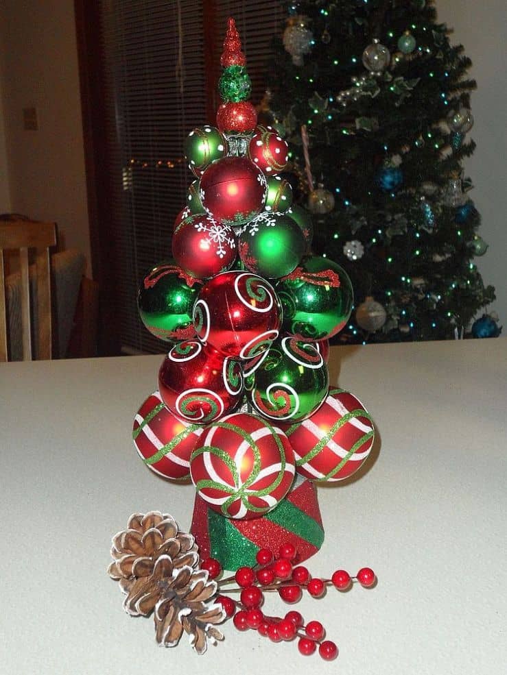 Tabletop knitting needle and ornament tree