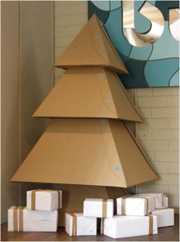 Miniamlist cardboard Christmas tree
