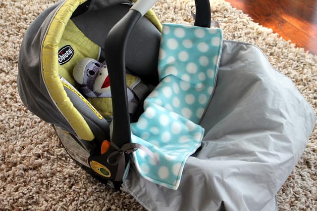 Water proof car seat and stroller blanket 15 DIY Winter Pram and Stroller Blankets